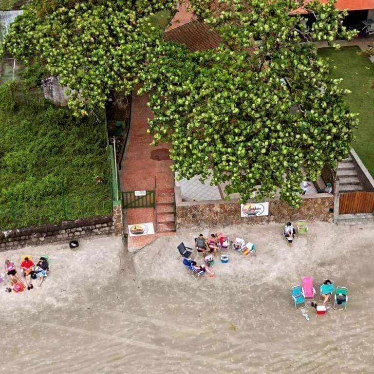 8 Pessoas Em Belissimo Pe Na Areia Com Lazer Completo Apartamento Ubatuba
